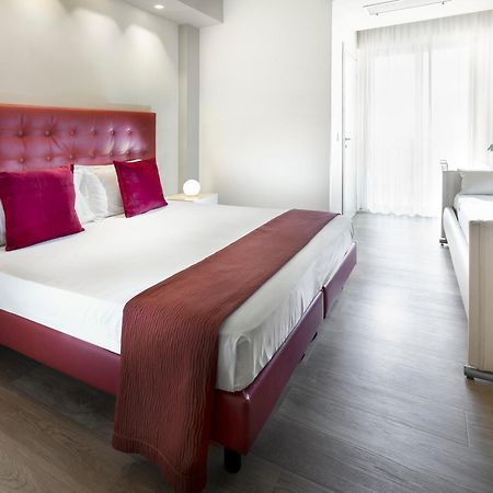 Hotel 2000 Riccione Bagian luar foto
