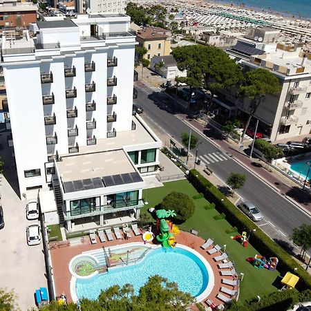 Hotel 2000 Riccione Bagian luar foto