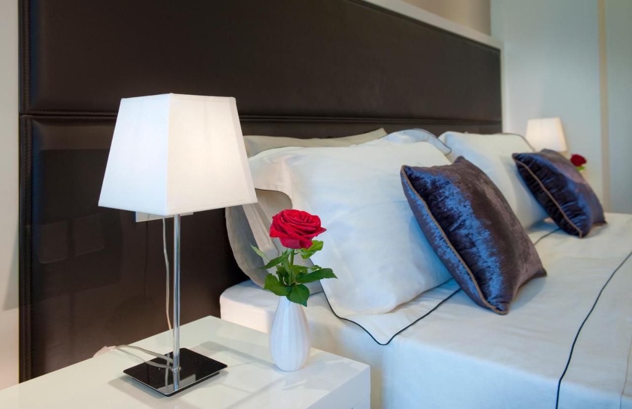 Hotel 2000 Riccione Bagian luar foto
