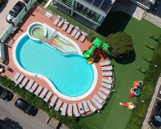 Hotel 2000 Riccione Bagian luar foto