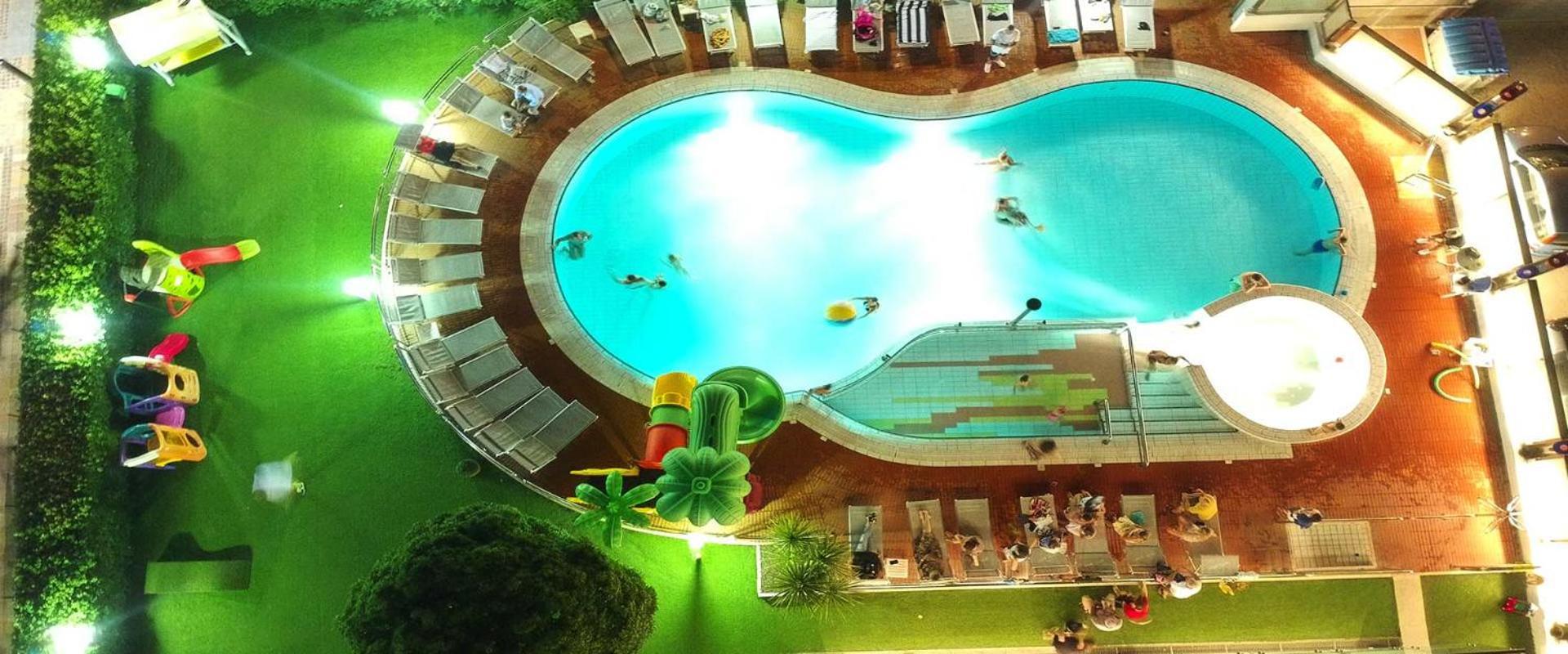 Hotel 2000 Riccione Bagian luar foto