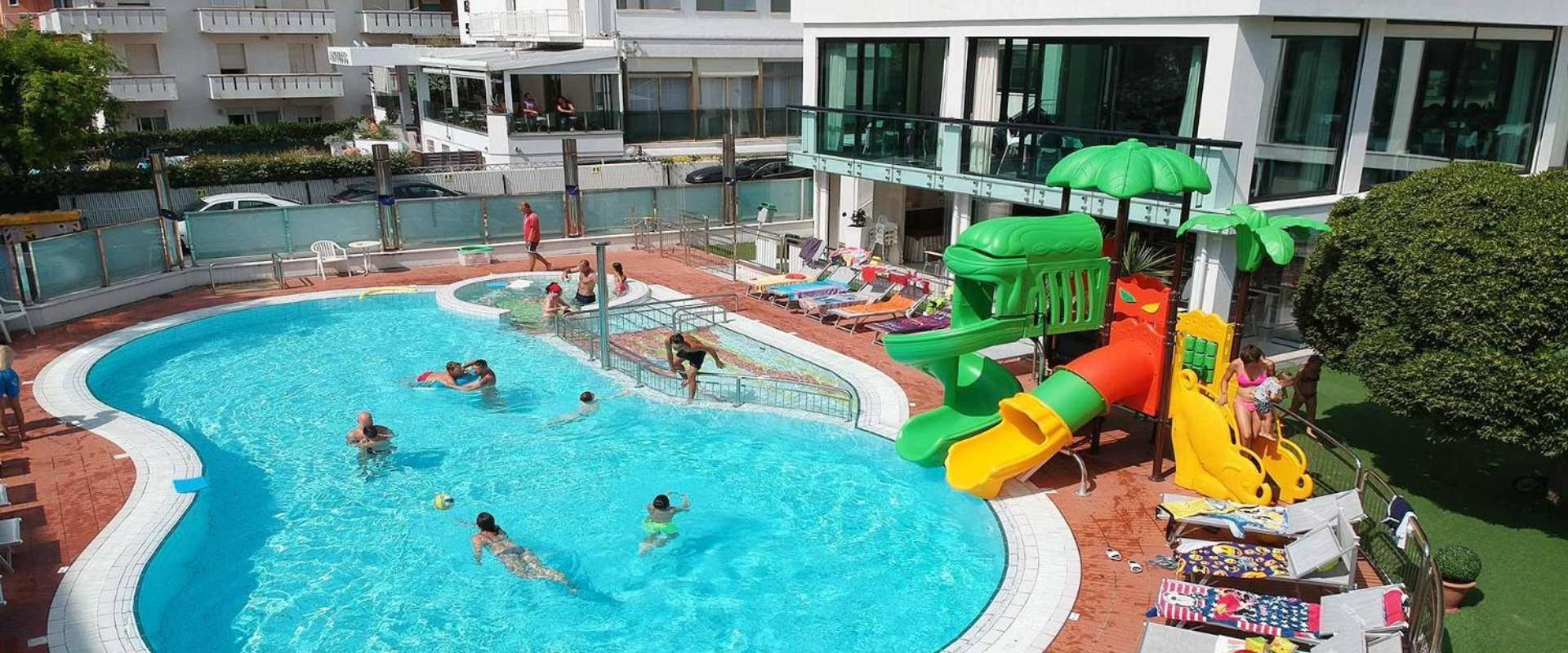 Hotel 2000 Riccione Bagian luar foto