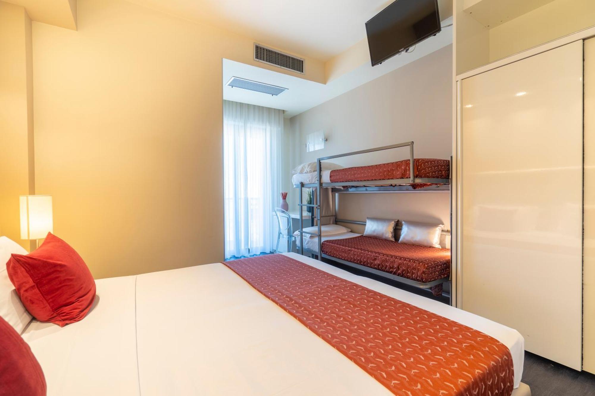 Hotel 2000 Riccione Bagian luar foto