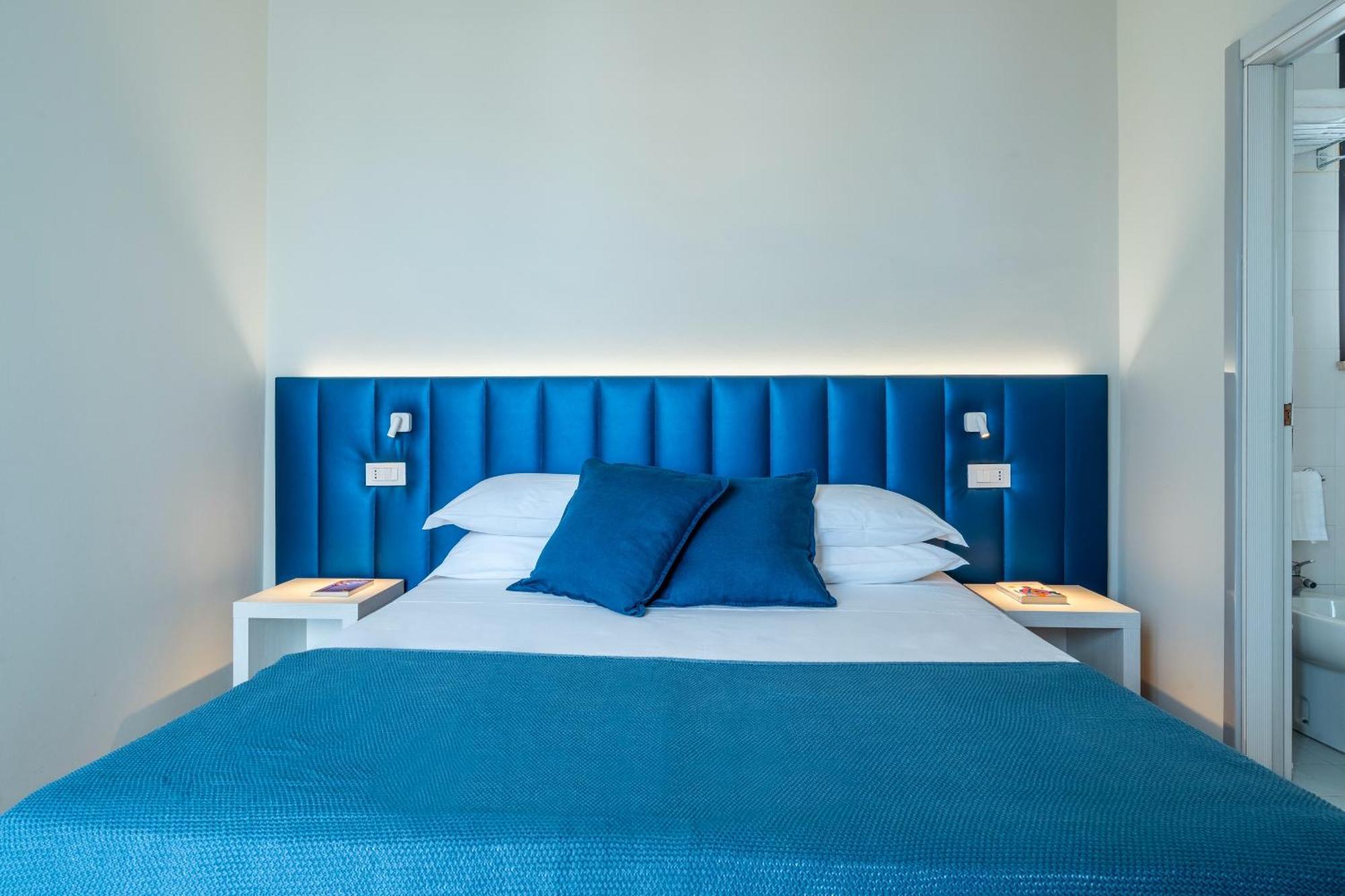 Hotel 2000 Riccione Bagian luar foto