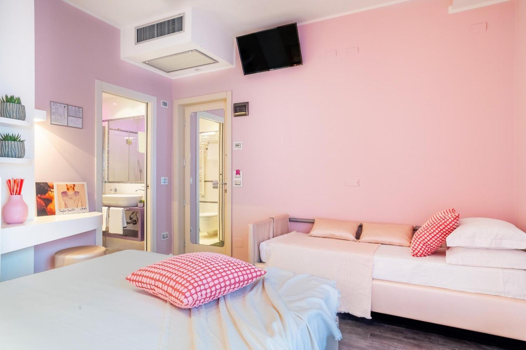 Hotel 2000 Riccione Bagian luar foto