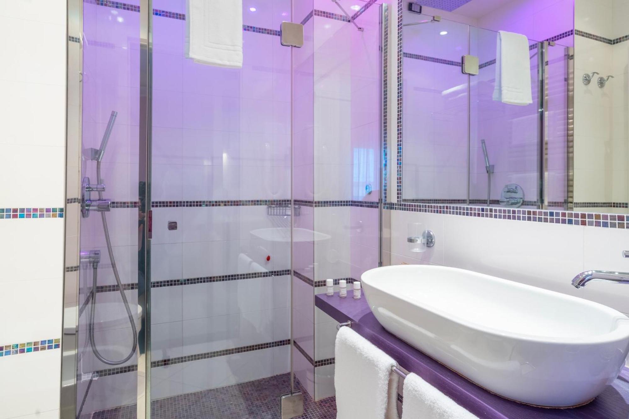 Hotel 2000 Riccione Bagian luar foto