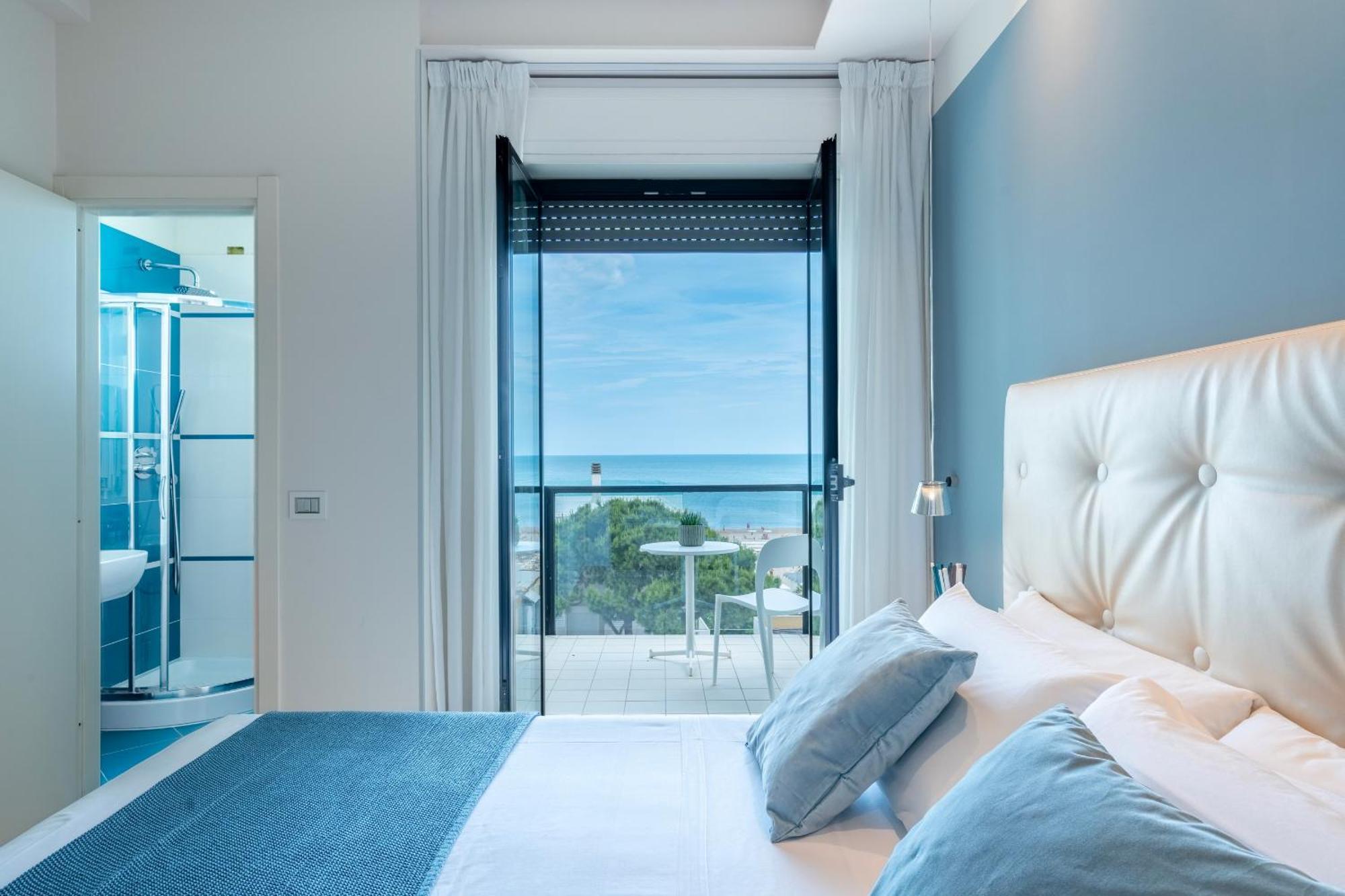 Hotel 2000 Riccione Bagian luar foto