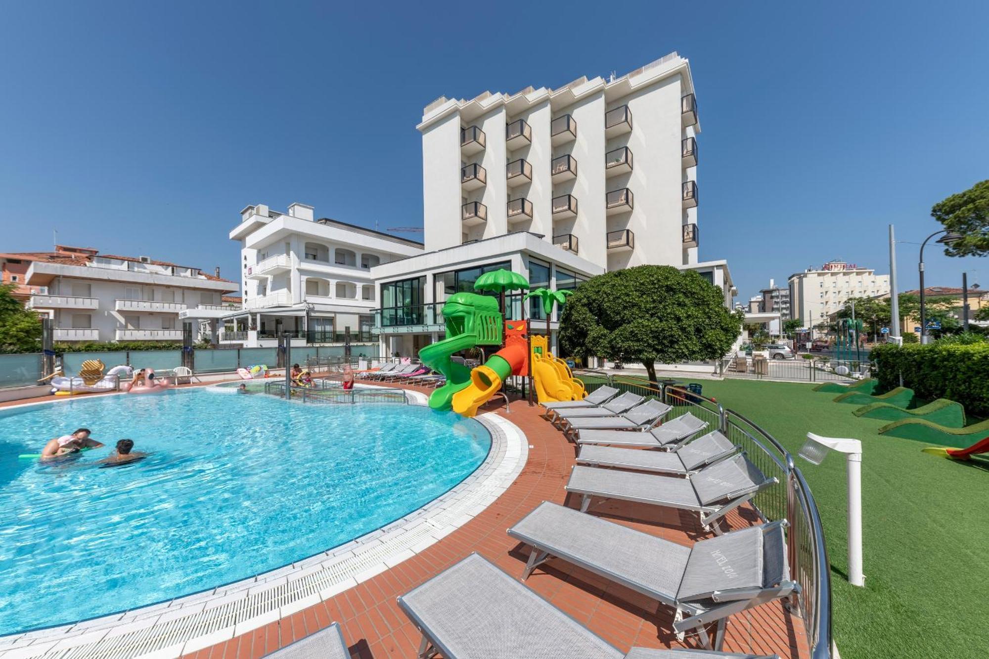Hotel 2000 Riccione Bagian luar foto